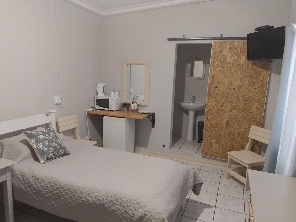 Larochelle Guesthouse 키트만슙 외부 사진