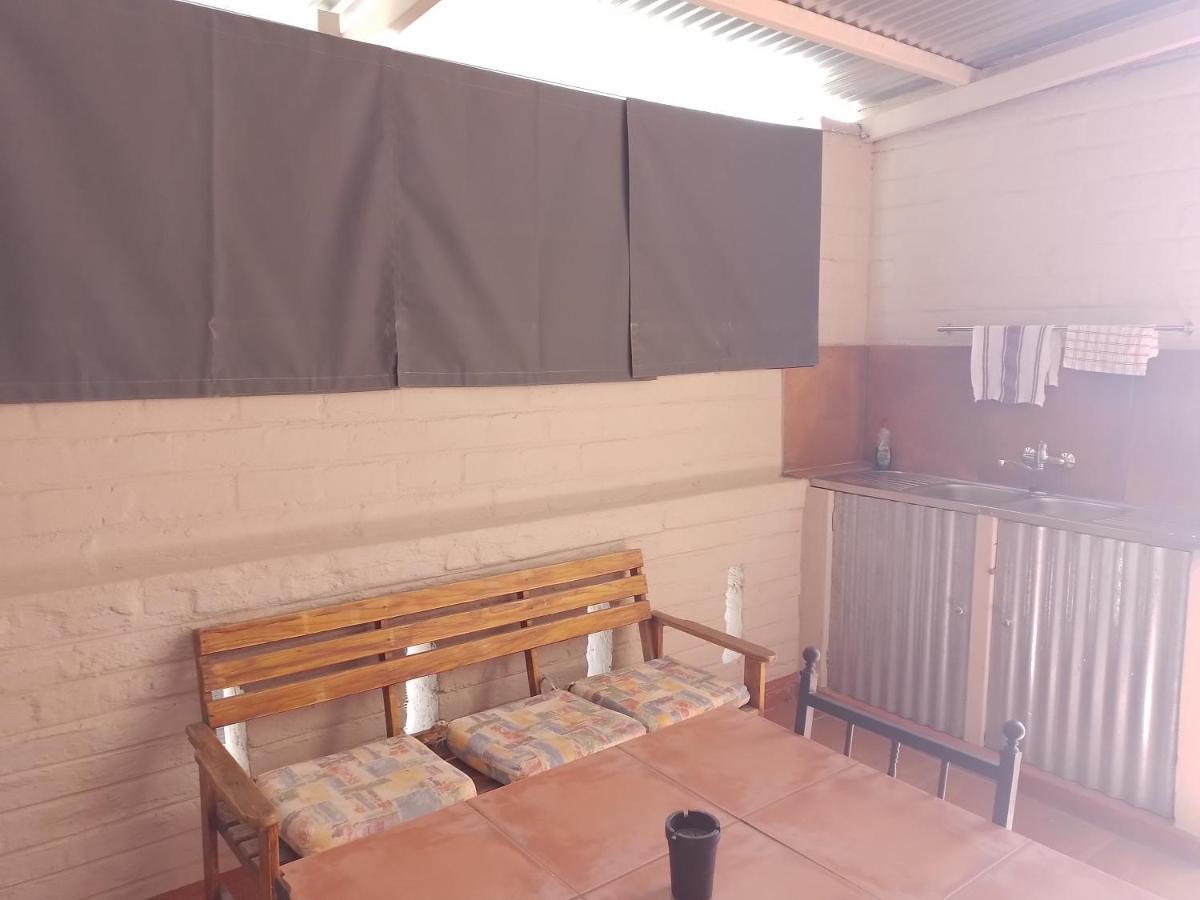 Larochelle Guesthouse 키트만슙 외부 사진