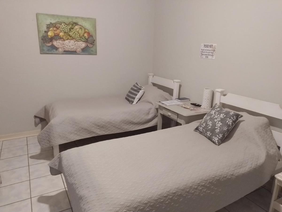 Larochelle Guesthouse 키트만슙 외부 사진